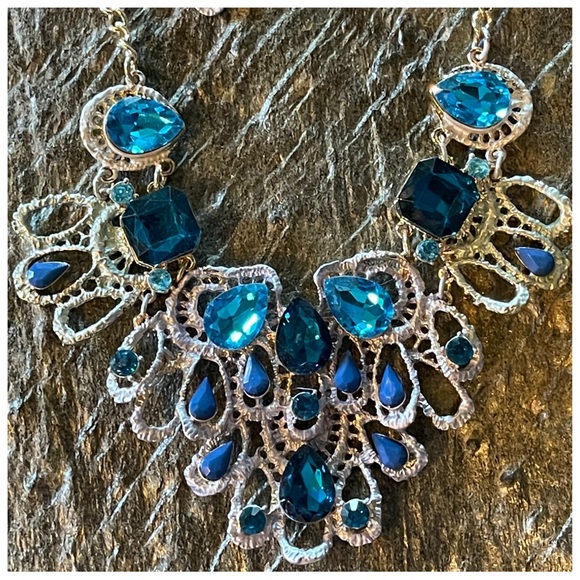 🎁 Blue Art Deco Crystal Statement Necklace Set - Picture 8 of 11